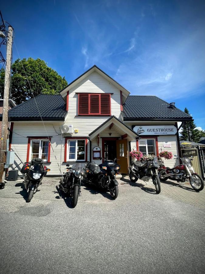 Aleksandri Guesthouse Parnu Exterior photo